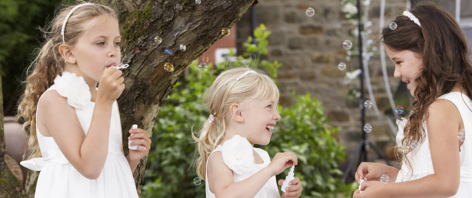 Bruidsjurkjes jonkerpakjes kinderkleding kopen bij Cest Moi Bruidsmode Bosschenhoofd Breda Roosendaal Brabant Zeeland Vlaanderen