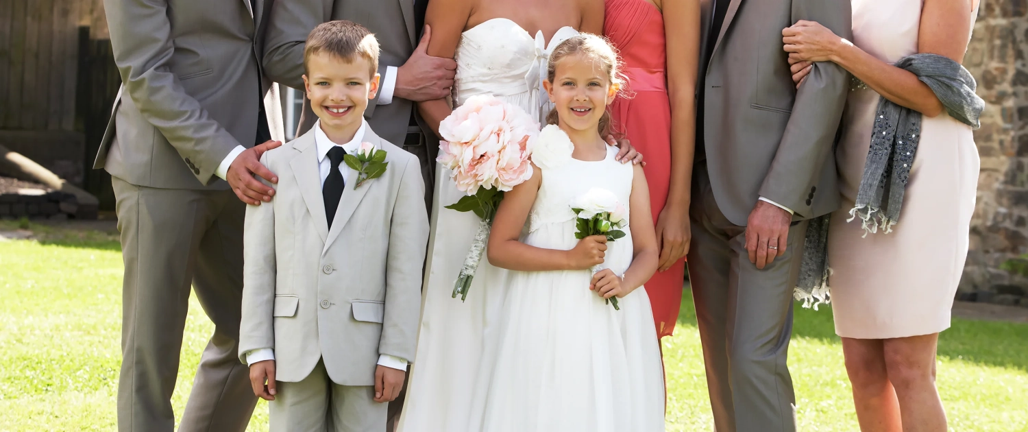Kinderkleding bruidsjurkjes jonkerpakjes kopen bij Cest Moi Bruidsmode Bosschenhoofd Breda Roosendaal Brabant Zeeland Vlaanderen